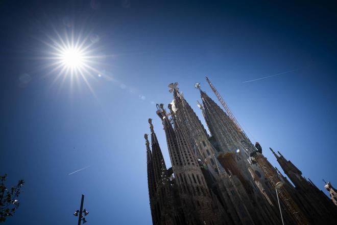 Sagrada Família'nın Gizemi Çözüldü: Kuleler 24 Ton Yapıştırıcıyla Yükseliyor