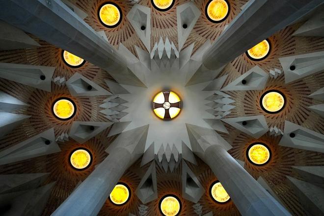 Papa'nın Sagrada Família Ziyareti: 8.000 Kişilik Ayin ve İsa Kulesi Kutsaması