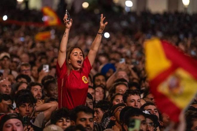 L'Hospitalet'te Dünya Kupası Heyecanı: İspanya-Arjantin Finali Dev Ekranda!