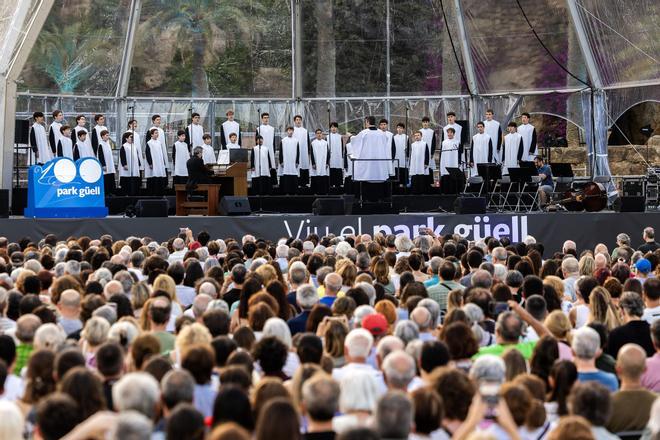 Park Güell ve Montserrat Korosu'ndan Tarihi Buluşma: Katalan Kimliği Sahnelendi