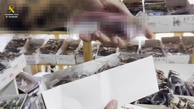 Badalona'da 'Top Manta'ya Büyük Darbe: 1.3 Milyon € Değerinde Sahte Güneş Gözlüğü Ele