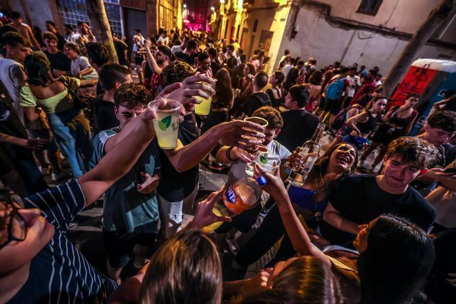 Barselona'nın Gràcia Festivalleri'nde Alkol Kısıtlaması Tartışmaları Büyüyor
