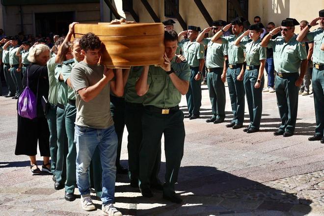 Llanes'te Kadın Cinayeti Kurbanı Guardia Civil Ajanı İçin Hüzünlü Veda: 'Korkuyla