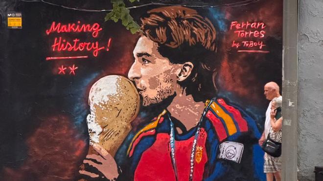 Ferran Torres Muralına Vandalizm: TVBoy'un Eseri Sosyal Medya Teşvikiyle Tahrip Edildi