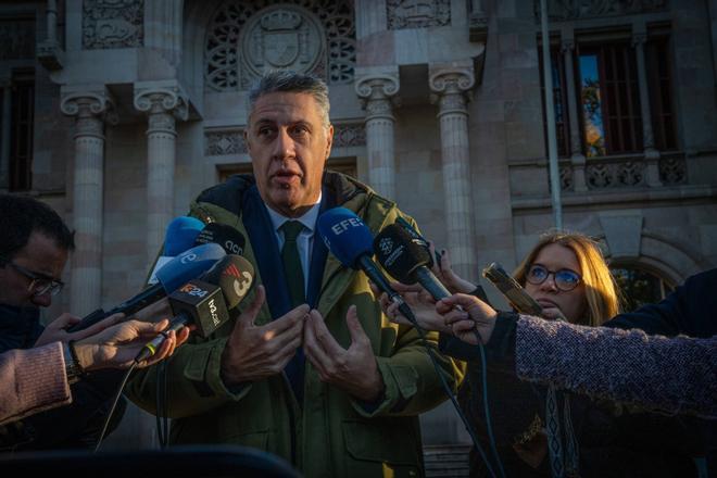 Badalona Belediye Başkanı Albiol'a Yargı Kararını İhlal Suçlaması: Göçmen Tahliyesi