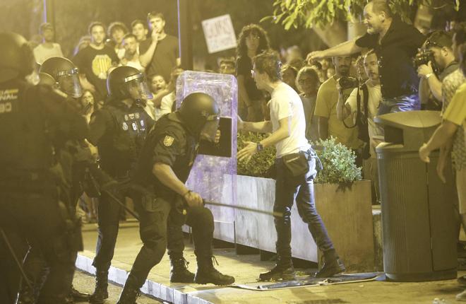 Mallorca'da Turist Doygunluğu Protestosu Şiddete Dönüştü: Polisin Müdahalesi Tartışma