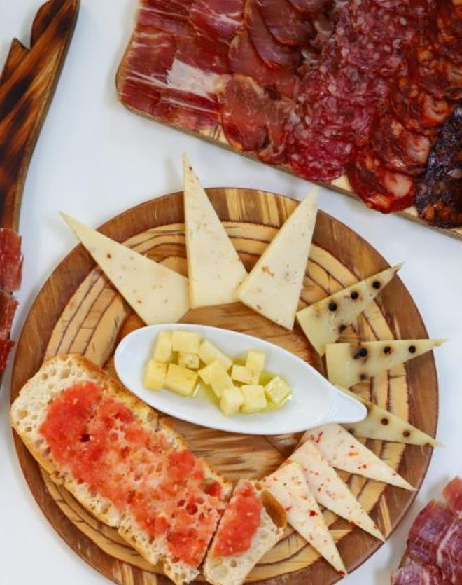Barselona'nın Kalbinde Ücretsiz İber Jambonu ve Manchego Peyniri Ziyafeti!