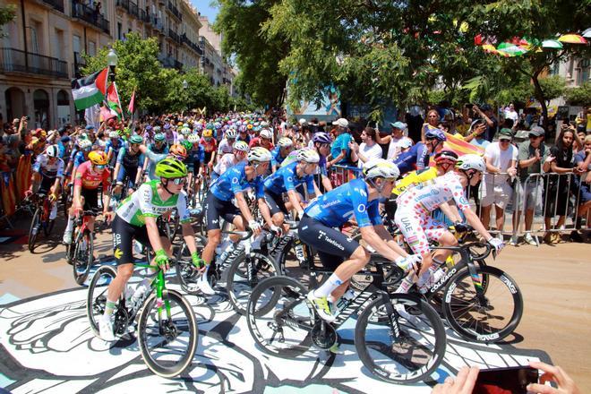 Tour de France'ın Tarragona Çıkarması: Binlerce Kişi Tarihi Coşkuya Ortak Oldu