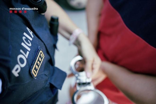 Tortosa'da Yaşlılara Yönelik Zincir Kapkaç Terörü: 36 Yaşındaki Şüpheli Yakalandı