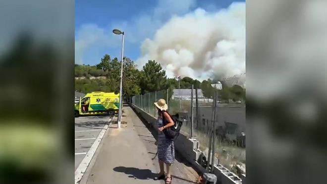 Tiana'da Yangın Alarmı: Yoğun Duman Kütlesi ve Spor Tesisine Erişim Kısıtlaması