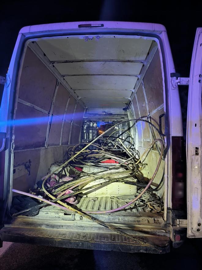 Sant Feliu'da Bakır Hırsızlığı: R4 Tren Hattında Gecikmeler ve İki Tutuklama