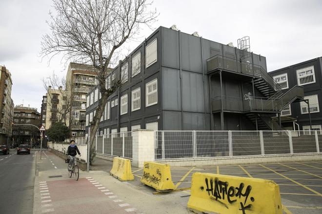 Barselona'da On Yıllık Konteyner Okul Çilesi: Veliler Denetleme Kuruluna Başvurdu