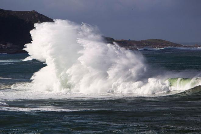 Pontevedra'da 64 Yaşındaki Sörfçü Hayatını Kaybetti: Deniz Sporlarında Güvenlik Uyarısı