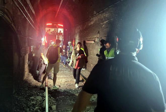 Barselona Metrosu L3 Hattında Gerçekçi Tatbikat: Tam Elektrik Kesintisi ve Tahliye