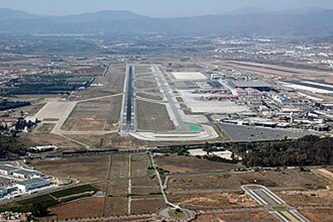 Málaga Havalimanı'nda Dron Paniği: Uçuşlar Yarım Saatten Fazla Durdu