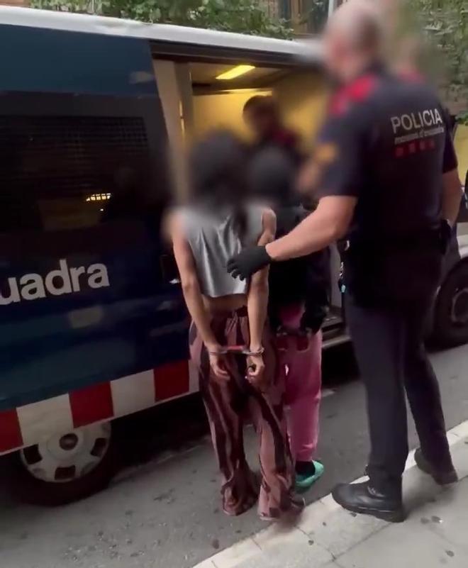 Barselona'da Narkopiso Operasyonu: Sants-Montjuïc'te İki Uyuşturucu Evi Kapatıldı, 11