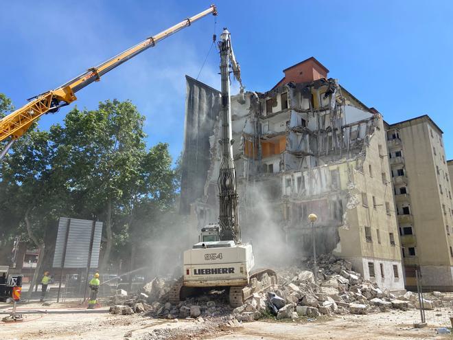 Badalona'da Sant Roc Mahallesi'nde Aluminosis Tehlikesi Taşıyan Son Binalar Yıkılıyor