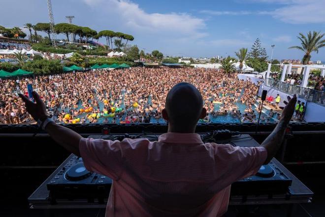 Barselona'da Sınır Tanımayan Coşku: Circuit Festival'in Su Partisi LGTBİ+ Dünyasını