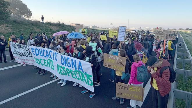 Katalonya'da Eğitim Grevleri Derinleşiyor: Öğretmenler Maaş Anlaşmasını Neden Reddediyor?