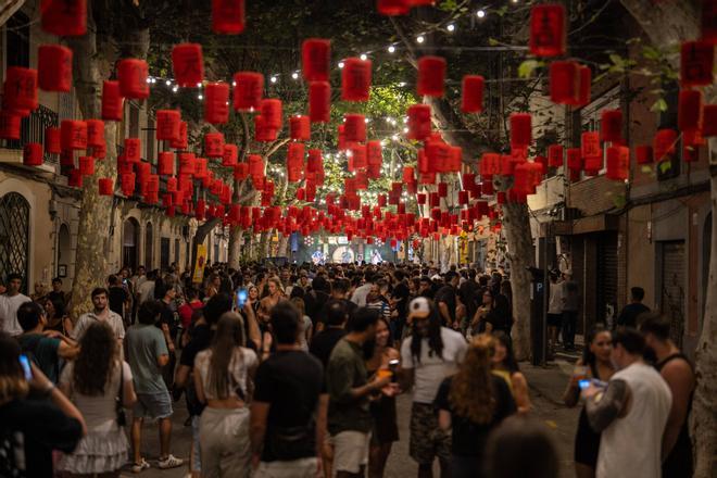 Barselona'da Sants Festivali'nin Yıldızı Yine Calle Valladolid: İpek Yolu Temasıyla