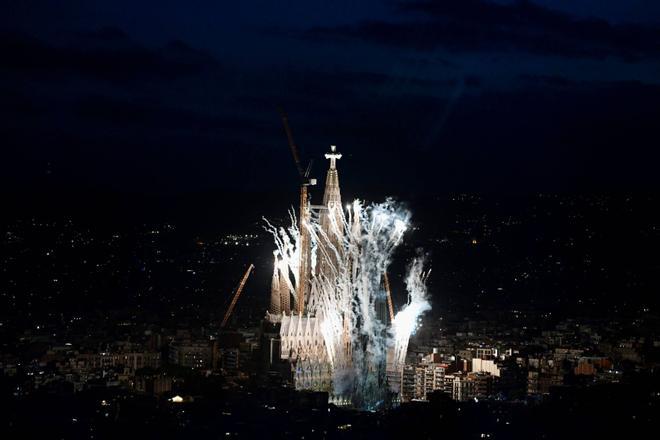 Sagrada Família'nın Alkış Toplayan Gösterisi Nasıl Hazırlandı ve Papa'nın Görmediği