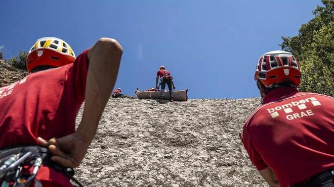 Katalonya'nın Kalbinde Dehşet: Montserrat'ta Kaya Düşmesi İki Dağcıyı Ağır Yaraladı