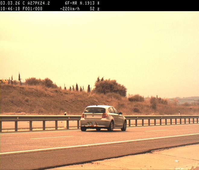 İspanya'da Akılalmaz Hız: Ehliyetsiz Sürücü 220 km/s ile Yakalandı