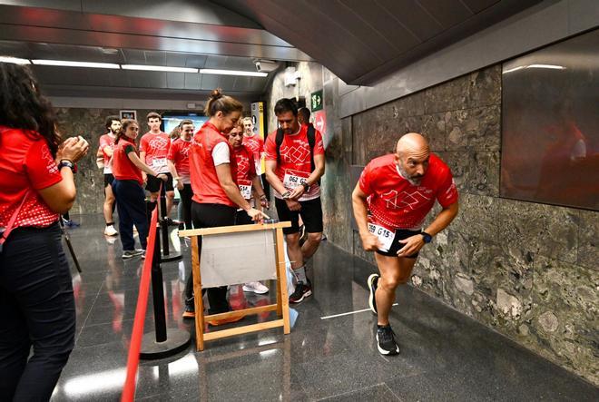 Barselona Metrosu'nda Dayanışma İçin 419 Basamaklık Nefes Kesen Mücadele