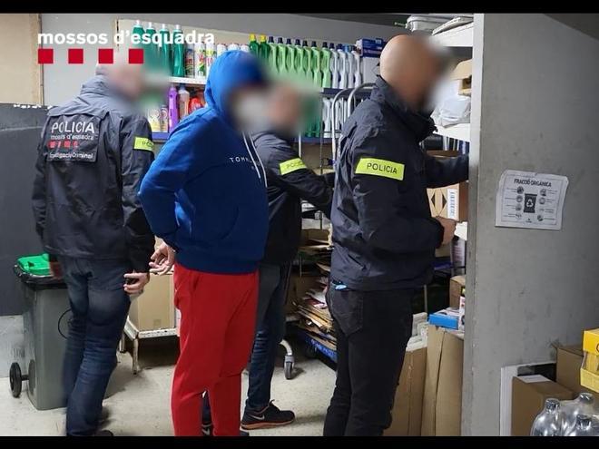 Barselona'da Pakistanlı Göçmeni Böcekli Mahzende Çalıştıranlara 6 Yıl Hapis