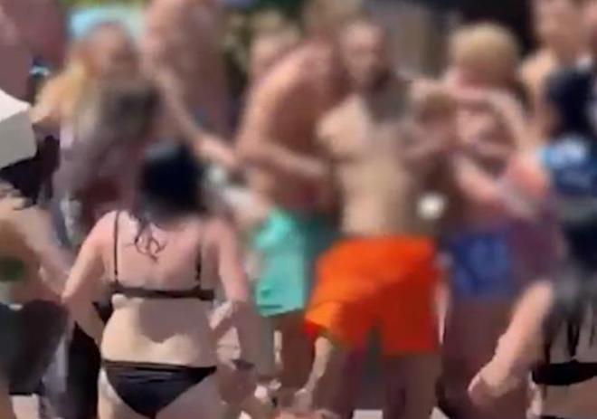 Barselona'da Şezlong Kavgası Kanlı Bitti: 13 Yaşındaki Kızın Burnu Kırıldı!