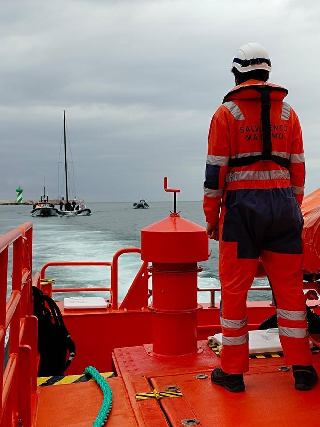 Badalona Açıklarında Sürüklenen Bottan Kurtarma: Akdeniz'de Deniz Güvenliği Alarmı
