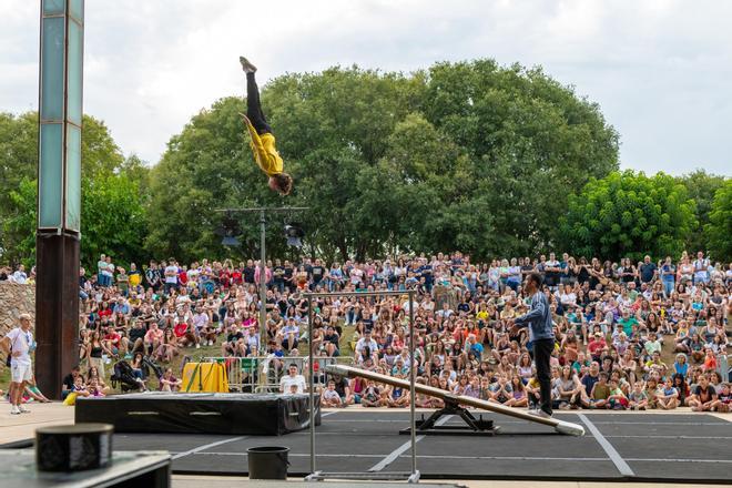 Viladecans'taki Al Carrer Festivali: 37. Yılında Büyük Formatlı Gösterilerle Sanat