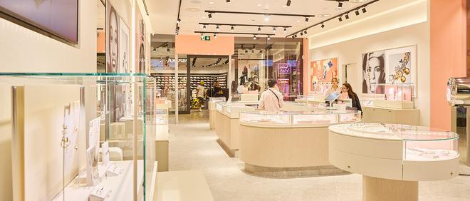 Pandora, Barselona'nın Kalbinde Amiral Gemisi Mağazasını Açtı: Lüks Perakendeye Yeni Soluk
