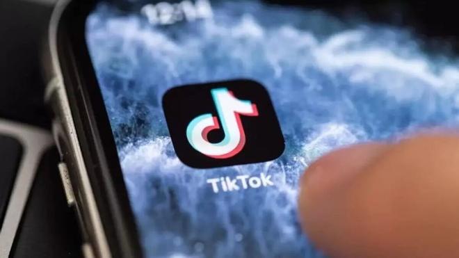 Barselona'dan Küresel Fenomen: Aile İşletmesi Elbise Markası TikTok ile Yükseliyor