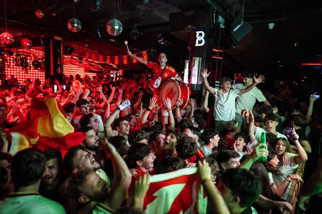 Barselona'da Dünya Kupası Finali Heyecanı: 'La Roja' Taraftarları Alternatif