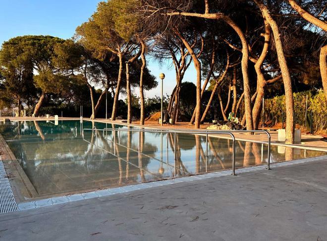 Barselona, Montjuïc'teki Özel Kulübün Havuzunu Halkın Kullanımına Açmaya Zorladı