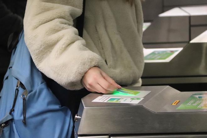 Barselona Toplu Taşımada Devrim: Tek Bilet Ödemeleri Kredi Kartıyla Yapılacak