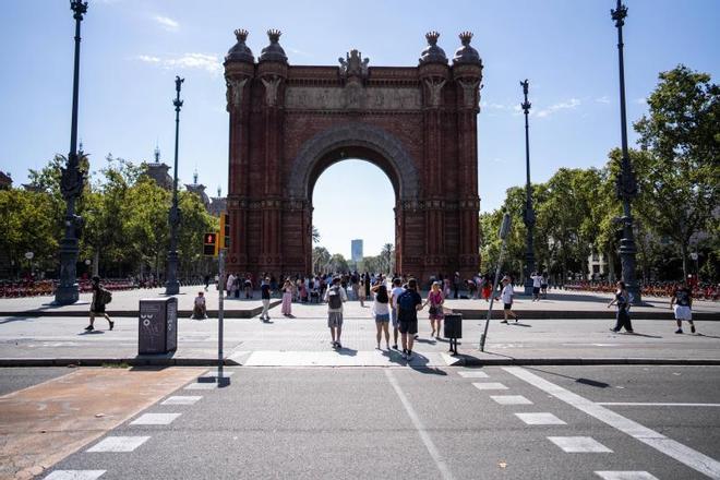 Barselona, 17A Saldırısı Dehşetini Önlemek İçin Arc de Triomf'u Güçlendiriyor: Yeni