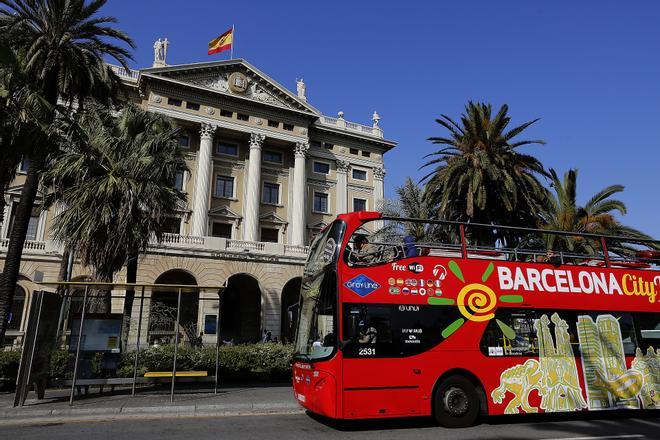 İspanya'da Askerler Hırsızı Yakaladı: La Rambla'da Turist Ailesine Saldırıya