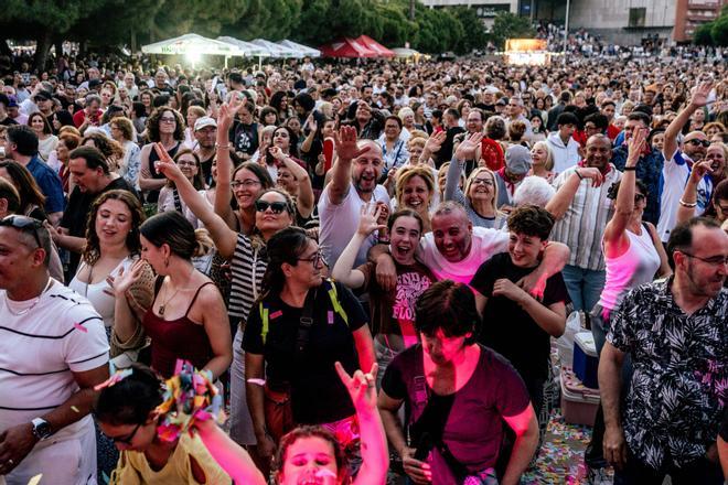 Badalona'da 80'ler Rüzgarı: Dimoni Festivali'nde Büyük Tardeo Coşkusu
