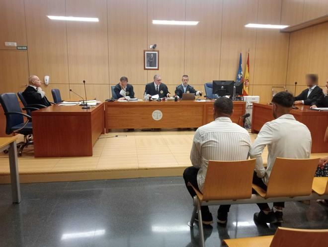 Valensiya'da Uyuşturucu Borcu Dehşeti: Genç Kız Erkek Arkadaşının Gözü Önünde Tecavüze