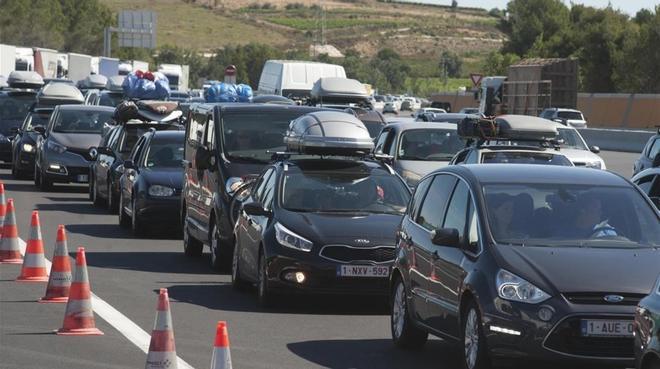 Barselona'da İkinci Paskalya Kaçış Operasyonu: Yollar Kilitlendi, Yüz Binlerce Araç
