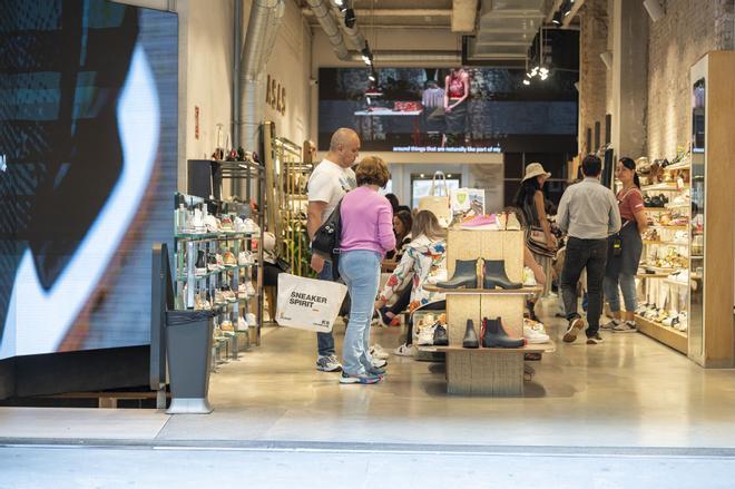 Barselona'da Pazar Alışverişleri Geri Dönüyor: Turistik Bölgelerde Ticaret Takvimi