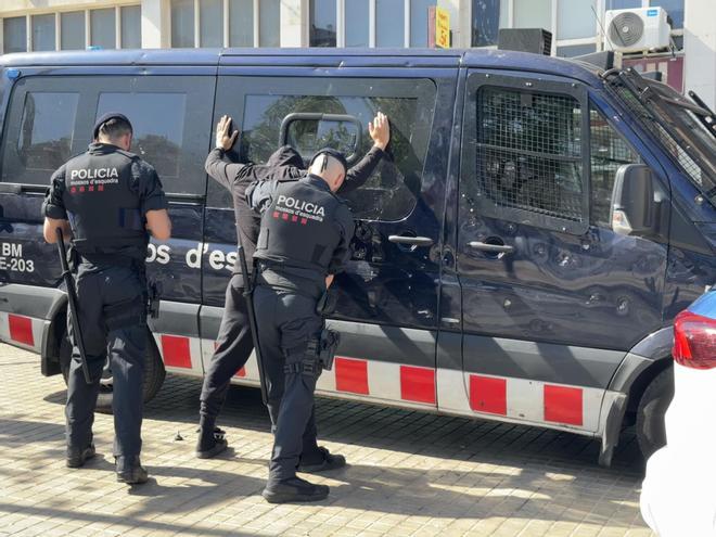 Badalona'da Yaşlı Adamın Başına Poşet Geçirip Cüzdanını Çaldılar: Vahşi Soygun