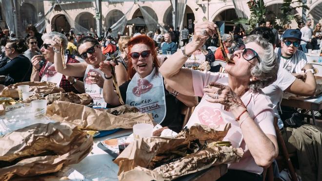 Barselona'da Dev Calçotada Şöleni: Katalan Lezzeti Poble Espanyol'da Canlanıyor
