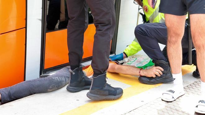 Alicante'de Tramvay Kazası: Düşen Yolcu Sürüklenerek Yaralandı