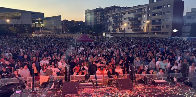 Badalona'da Mayıs Festivalleri Coşkusu: 'Tardeo' Partileriyle Hafta Sonu Eğlencesi