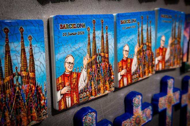 Papa'nın Barselona Ziyareti Öncesi Sagrada Família Çevresinde Hediyelik Eşya Rüzgarı