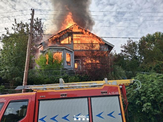 Tordera'da Ahşap Ev Kül Oldu: İtfaiye Orman Yangınını Önledi