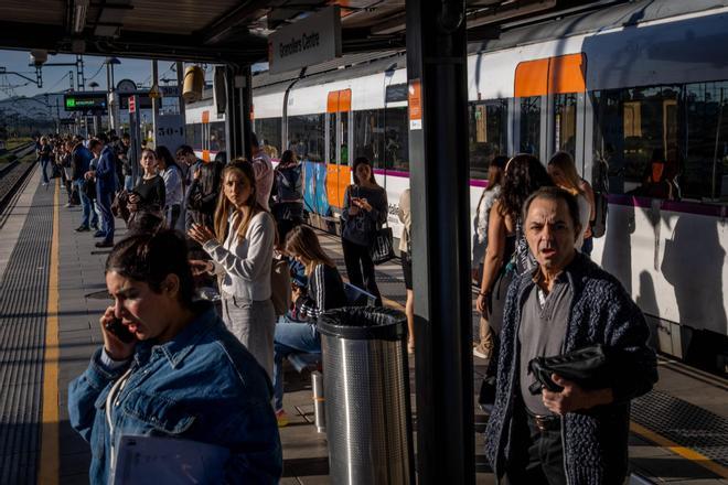 Katalonya'da R3 Rodalies Hattında Ulaşım Krizi: Teknik Aksaklık Seferleri Durdurdu
